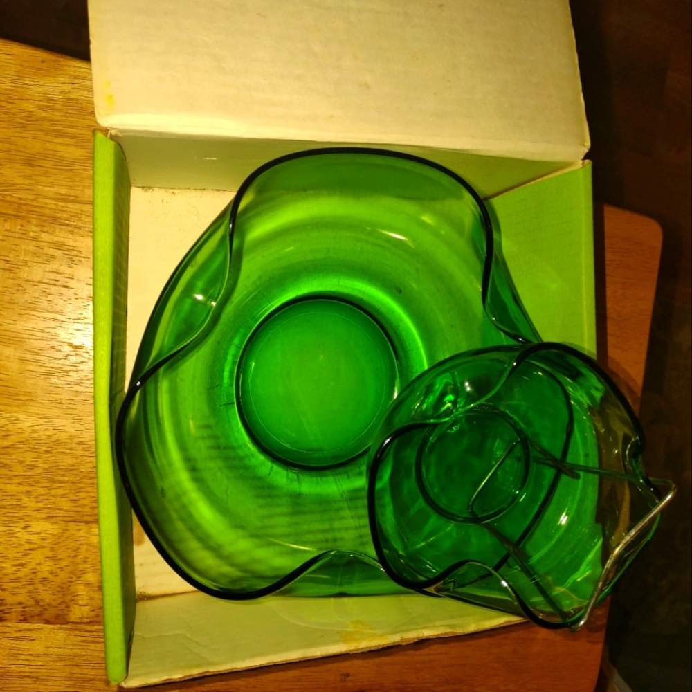 Vintage Green Glass Chip & Dip Holder
